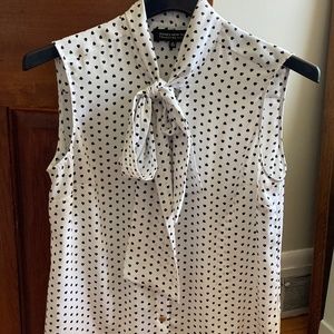 8P Jones New York sleeveless button down heart blouse with neck tie
